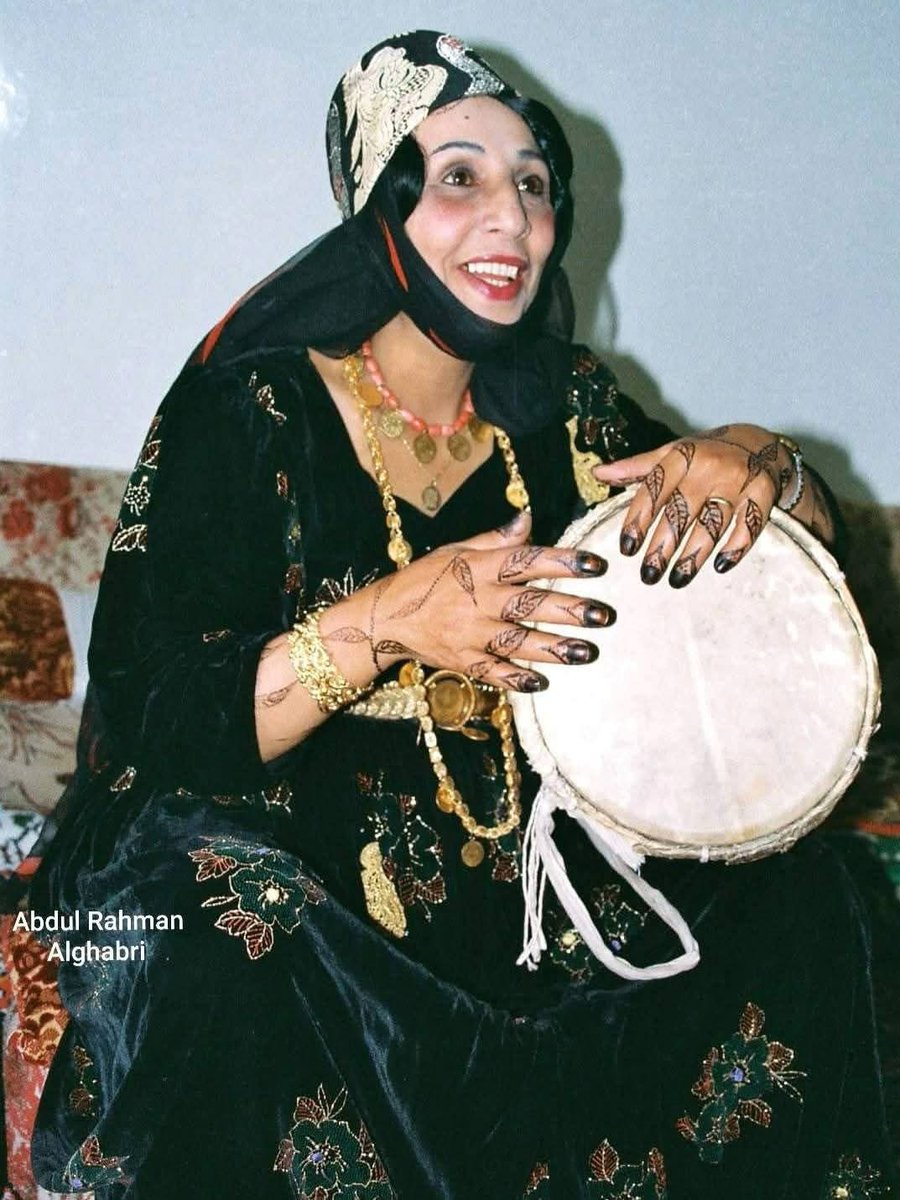 الرحمة والمغفرة لفنانة اليمن الكبيرة، تقية الطويلية. إنا لله وإنا اليه راجعون.