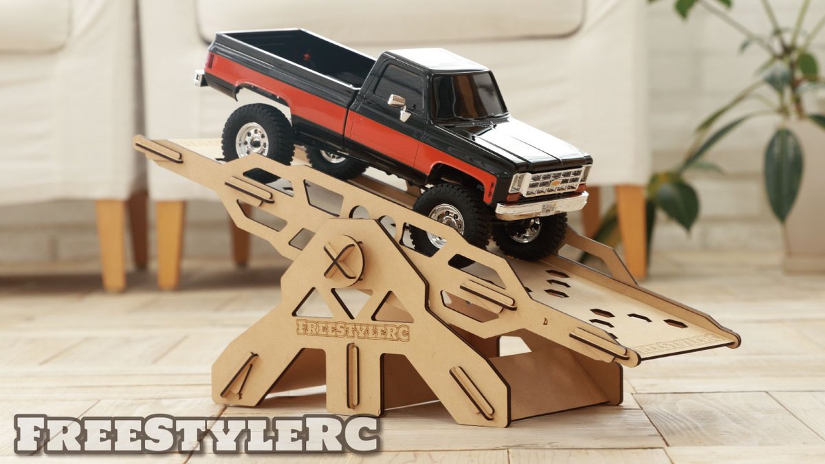FreeStyle_RC's tweet image. 🚙「ちょっと試したい時、コレがちょうどいい。」

家の中でサクッと！今日もバランス遊び。
【バランスシーソー】
✅ 工具いらずの組み立て式
✅ スペース取らずに映える
✅ 難易度はほんのりスリル

部屋で遊べる、飾れるコース。
#FreeStyleRC  #室内RC #ミニRC遊び #インテリアにもなるRC