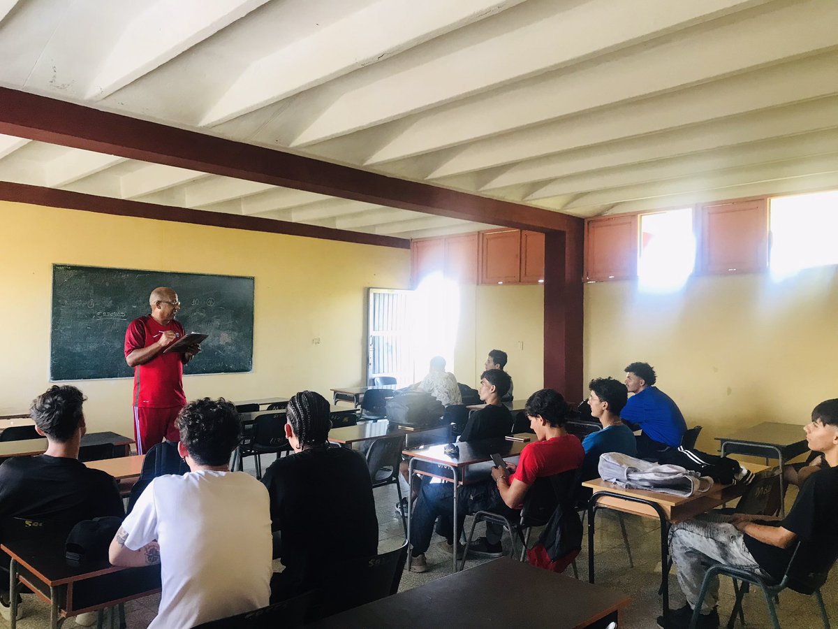 ¡Buenos días, comunidad de la Facultad de Cultura Física! 🌞

¡Feliz lunes! Hoy es otro día para mover el cuerpo, fortalecer la mente y seguir conquistando metas. 💪📚  
¿Listos para arrancar la semana con todo?
#SomosUHo un #Espacioparacrecer