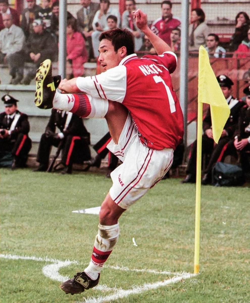 Hidetoshi Nakata 🇯🇵