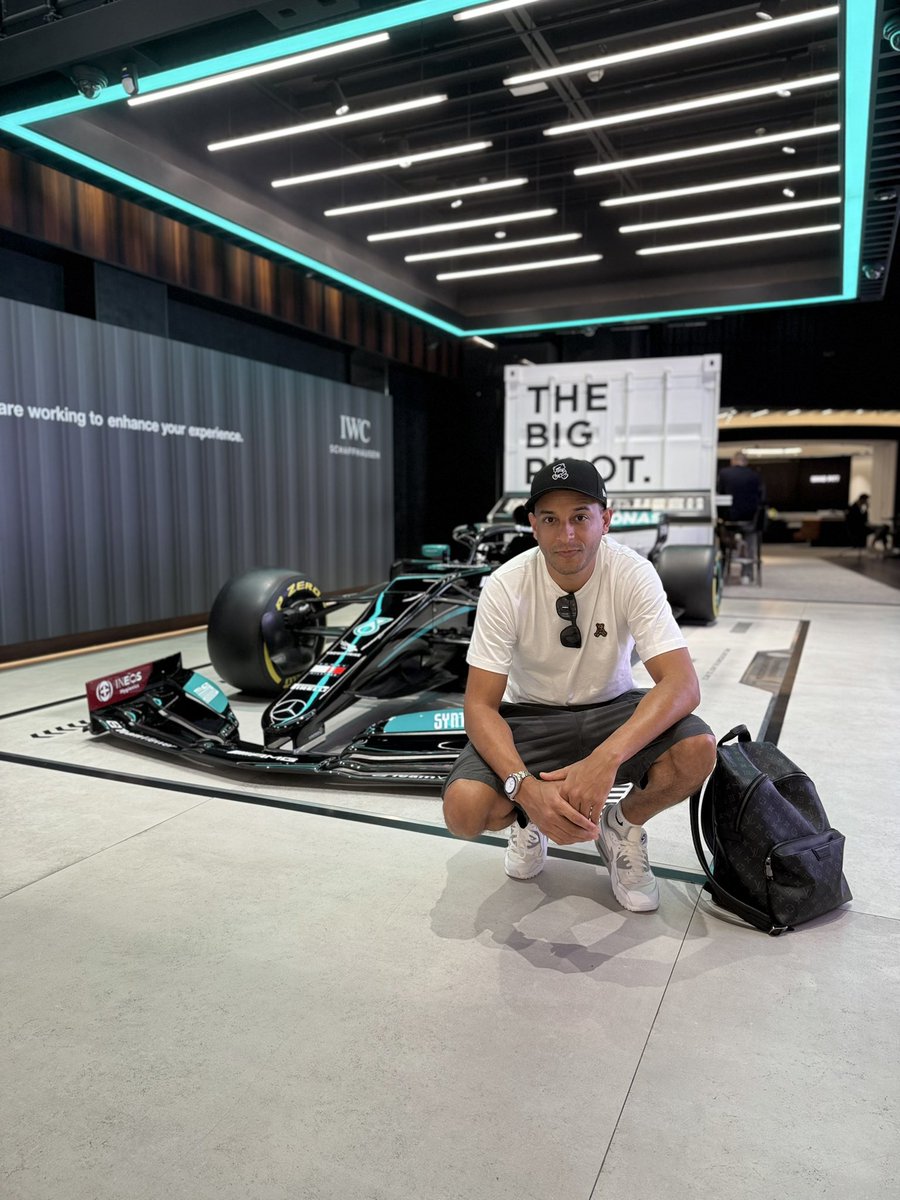They said $4k to drive the f1 car around the track 

Yes or no 🤤 

The real #lewishamilton