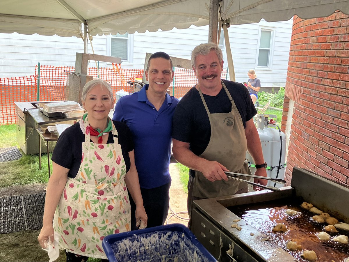Enjoyed seeing everyone at St. Anthony’s Festa in Schenectady this weekend—always great to connect with neighbors, families, and friends during this special tradition. 🇮🇹

#StAnthonysFesta #Community #Schenectady