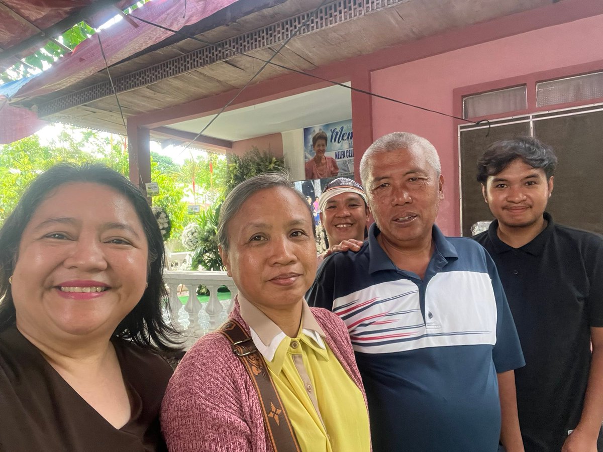 uglywindy's tweet photo. With friend Nene Grace at her mother's wake. https://t.co/sSG4HvWk7H
