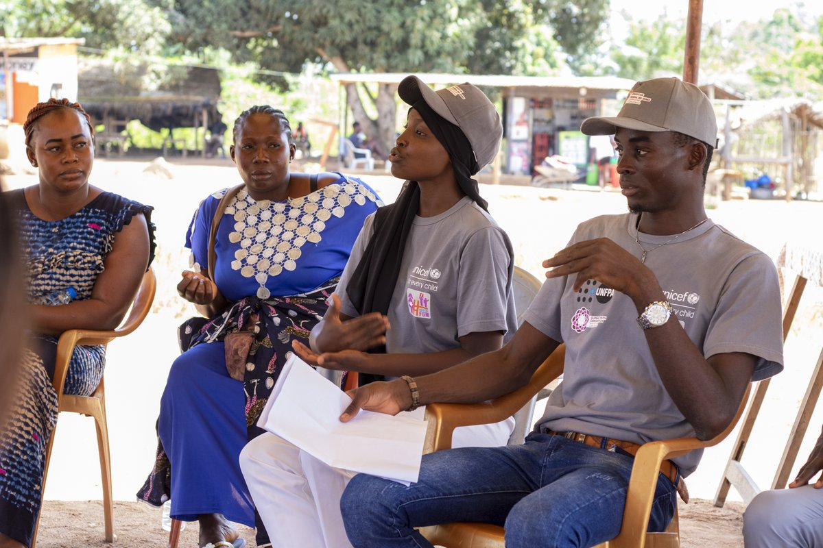 LEGRIN225's tweet image. Une société sans violence commence par la parole.
Nos bénévoles ont animé une séance de dialogue sur les VBG avec des jeunes, dans un cadre bienveillant, pour briser les silences.
#Unite2EndFGM #EndFGM #onglegrin #PourToutesLesFemmesEtLesFilles
