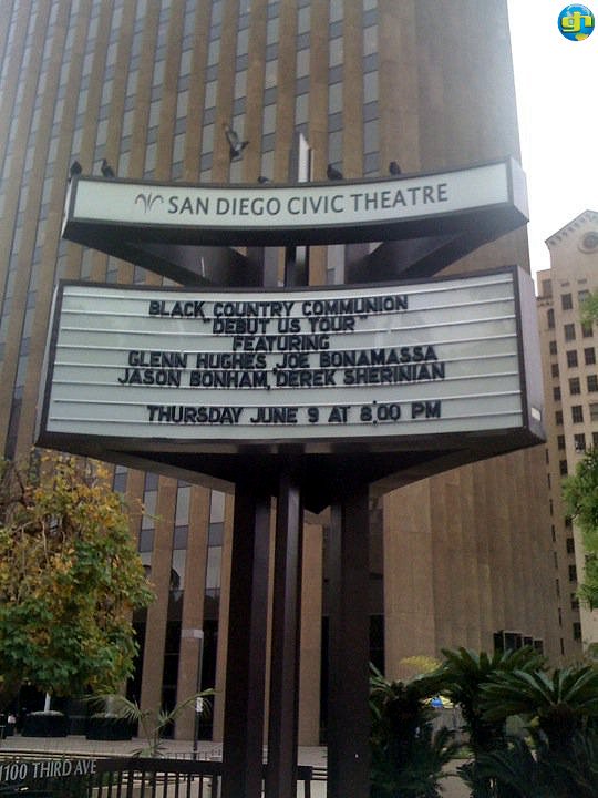 #MusicMonday 🚀 JUNE 9, 2011 🛸 Glenn Hughes <a href="/glenn_hughes/">Glenn Hughes</a> w/ <a href="/bccommunion/">BC Communion</a> LIVE debut #USA 🇺🇸 Tour <a href="/SDCivic/">San Diego Civic Theatre</a> in San Diego, California, #USA 🇺🇸 #GlennHughes #BCC #BlackCountryCommunion