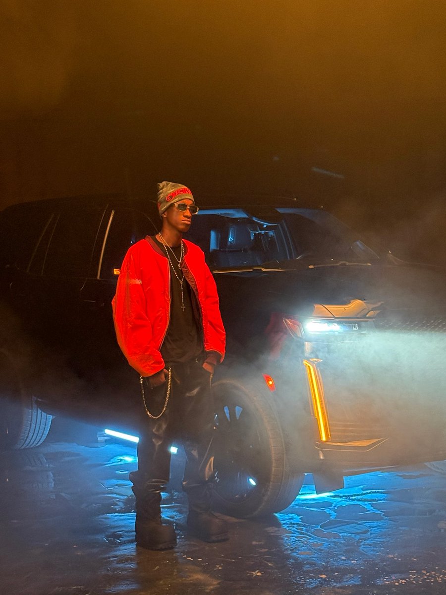 <a href="/mavoswago/">kilolo</a> &amp; <a href="/wavestarlife/">WAVE$TAR</a> STYLED BY ME!!  FOR OFFICIAL ESCALADIZZY  VIDEO!! 🐝🆗
Styling Assistant: <a href="/irewilson_/">hevywghtchamp</a>