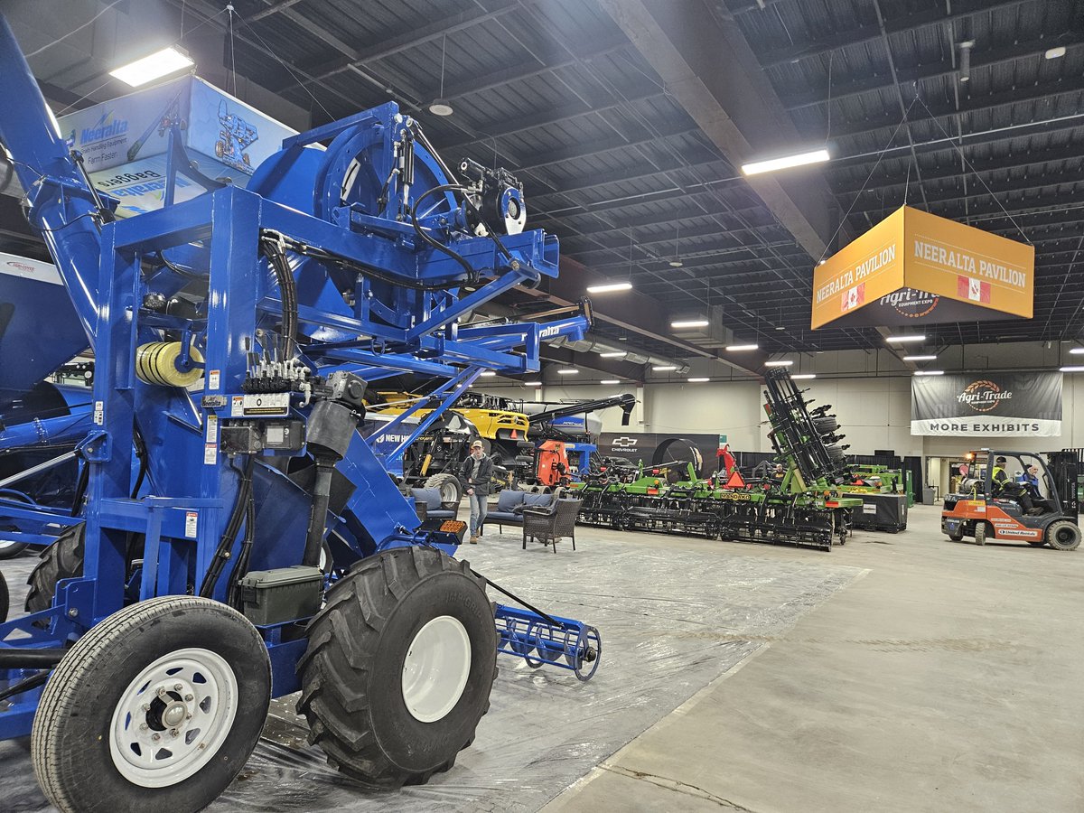 Throwback to our 40th Anniversary Expo! We snapped these pictures during move-in-Monday. Move-in day is always a sight to see, that's for sure!