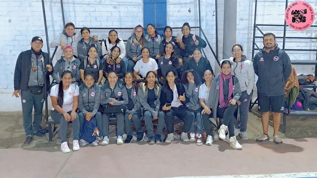 " Eres Mi Niña Bonita "
Comenzo la travesia del Fútbol Femenino nuestras niñas bonitas encabezado por un viejo conocido  Romulo " El Copete Fernández " volvieron a enfundarse la " Piel Rosada " para defenderla con alma, corazón y vida.
#VamosBoys
#ApoyemosAlFutbolFemenino