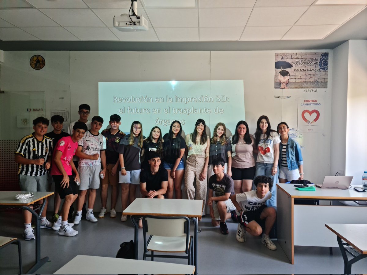 Hoy nos ha visitado <a href="/CRIS_MARTIN_JIM/">CRISTINA MARTÍN JIMÉNEZ</a> para explicarnos su trabajo de investigación en hidrogeles y su uso en la impresión  3D de órganos vivos 🔬🦠👩‍🔬👨🏽‍🔬El futuro esta en manos de nuestros jovenes  alumnos y este campo es muy prometedor. Muchas gracias  Cristina, nos ha encantado.