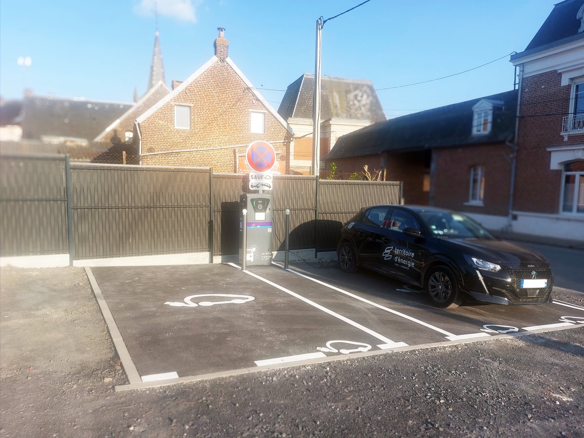 sidec59's tweet image. 👀 𝑳’𝒂𝒗𝒆𝒛-𝒗𝒐𝒖𝒔 𝒗𝒖𝒆 ? 𝑬𝒍𝒍𝒆 𝒆𝒔𝒕 𝒆𝒏 𝒔𝒆𝒓𝒗𝒊𝒄𝒆 ! 
La borne de recharge de Saint-Souplet est prête à brancher vos véhicules⚡
✅17ᵉ IRVE installée par le @sidec59 
🚗Pour voitures &amp;amp; vélos
📍Près de la mairie face à l’école
#RechargeÉlectrique @passpass_elec
