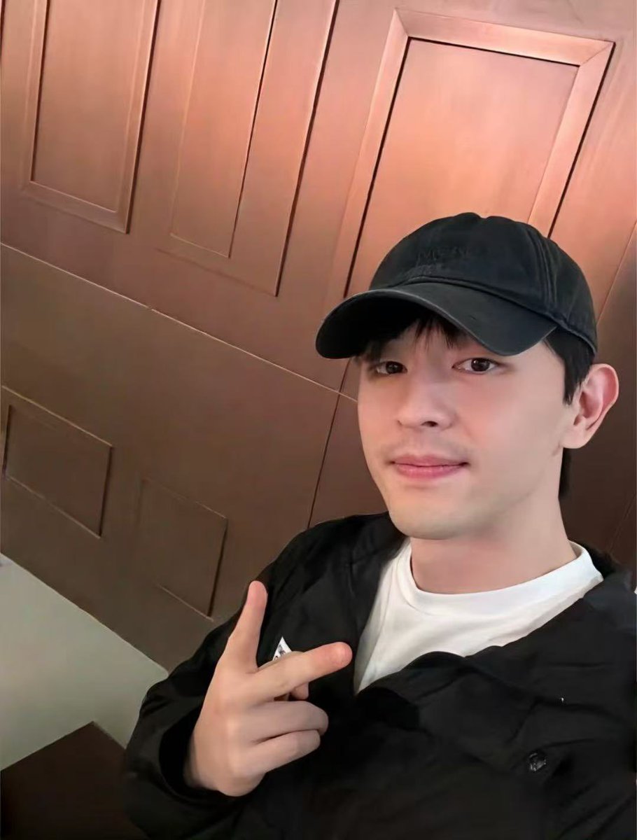 [Oct 2023] Handsome Mr Deng. 

Cr: 小葱芯芯♡
#DengLun #邓伦 #鄧倫 #ダンルン #등륜 #เติ้งหลุน #AllenDeng