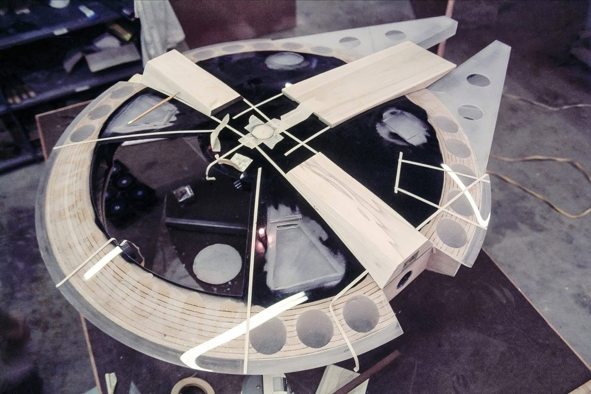 BobaFettANHSE's tweet image. #milleniumfalcon build ❤️