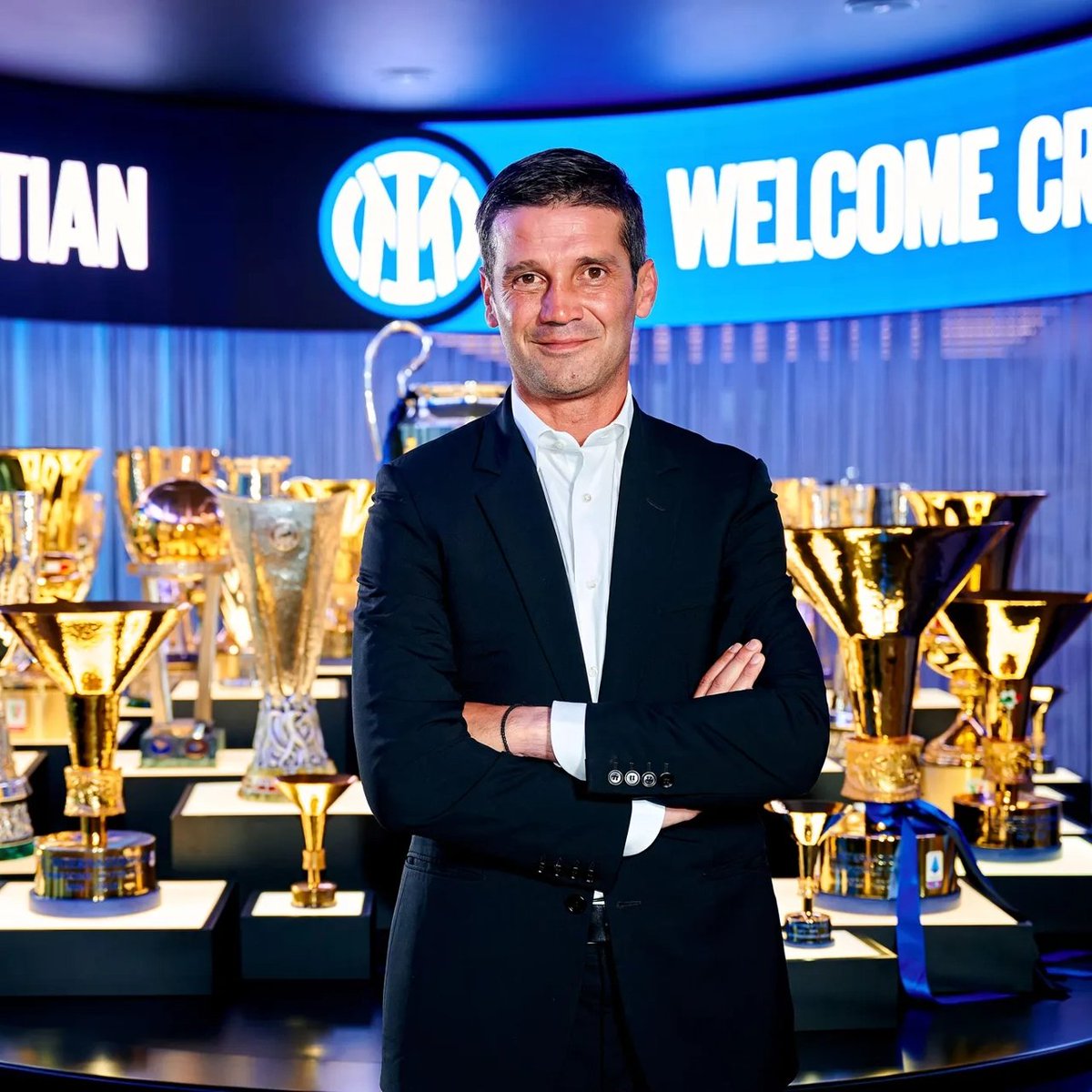 🇷🇴 Cristian Chivu se convierte en el nuevo entrenador del <a href="/Inter/">Inter ⭐⭐</a>. Firma hasta junio de 2027.