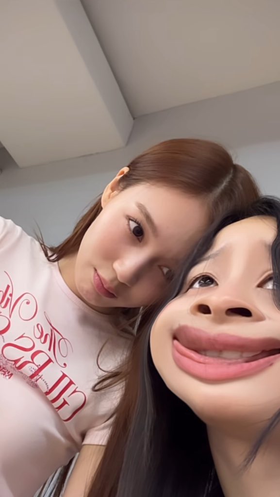 ไม่รู้จะแซวใครก่อนเลย วาฬแมวน้ำตัวติดกัน นักแสดงที่เล่นเป็นวาฬแมวน้ำก็เป็นแฟนกัน

WSX OFFICIAL TRAILER

#WhaleStorexoxo
#MilkLove #มิ้ลค์เลิฟ