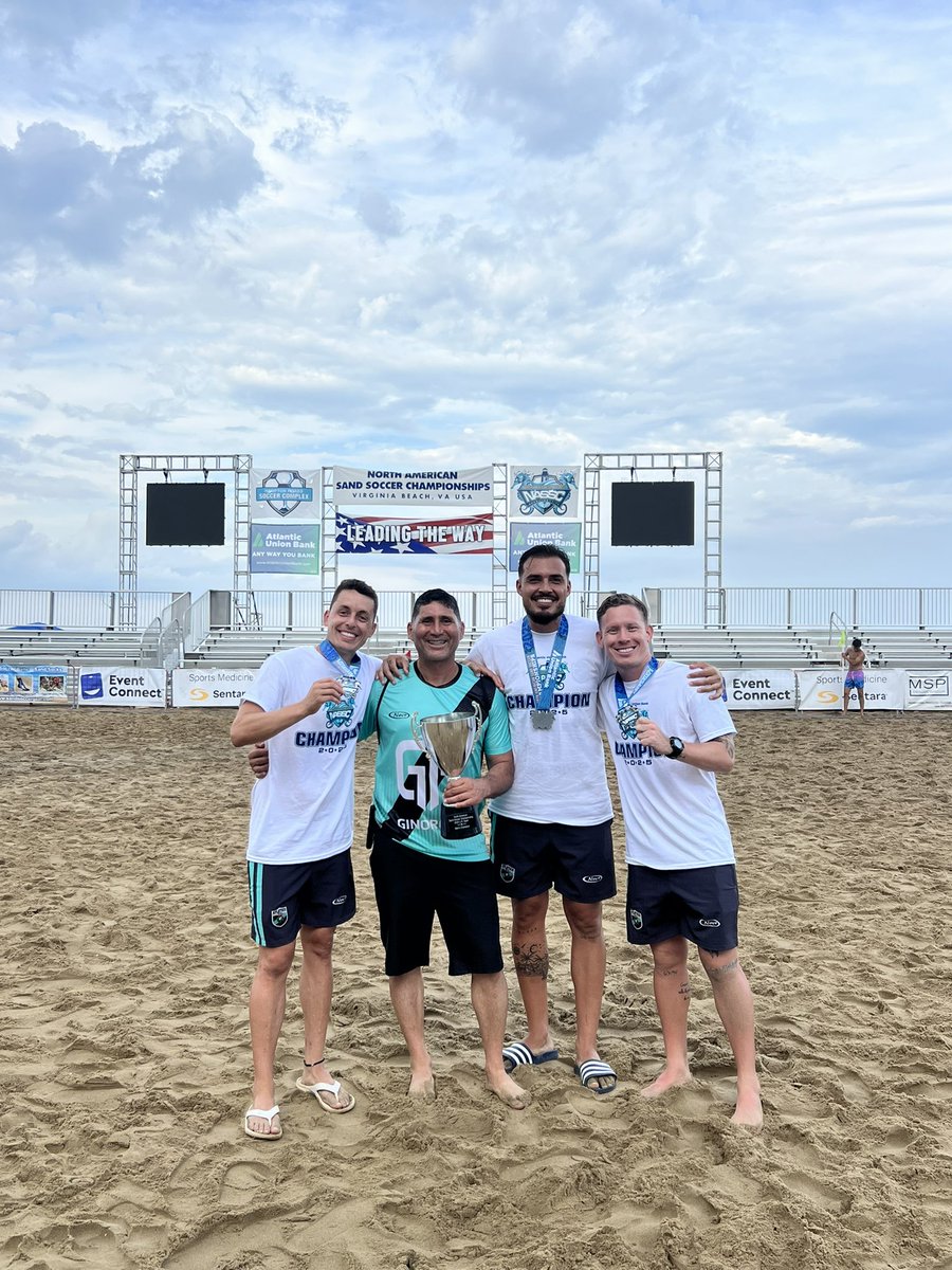 Santiago Alzate ⚡️ (@santy_coach) on Twitter photo Seguimos haciendo país por todo el mundo. Llevando en alto la bandera de nuestro país y brindando oportunidades de crecimiento y desarrollo a los que más podamos. Somos campeones <a href="/AtleticoRioPR/">Atletico Rio</a> 🦜🏆 Seguimos haciendo país por todo el mundo. Llevando en alto la bandera de nuestro país y brindando oportunidades de crecimiento y desarrollo a los que más podamos. Somos campeones <a href="/AtleticoRioPR/">Atletico Rio</a> 🦜🏆