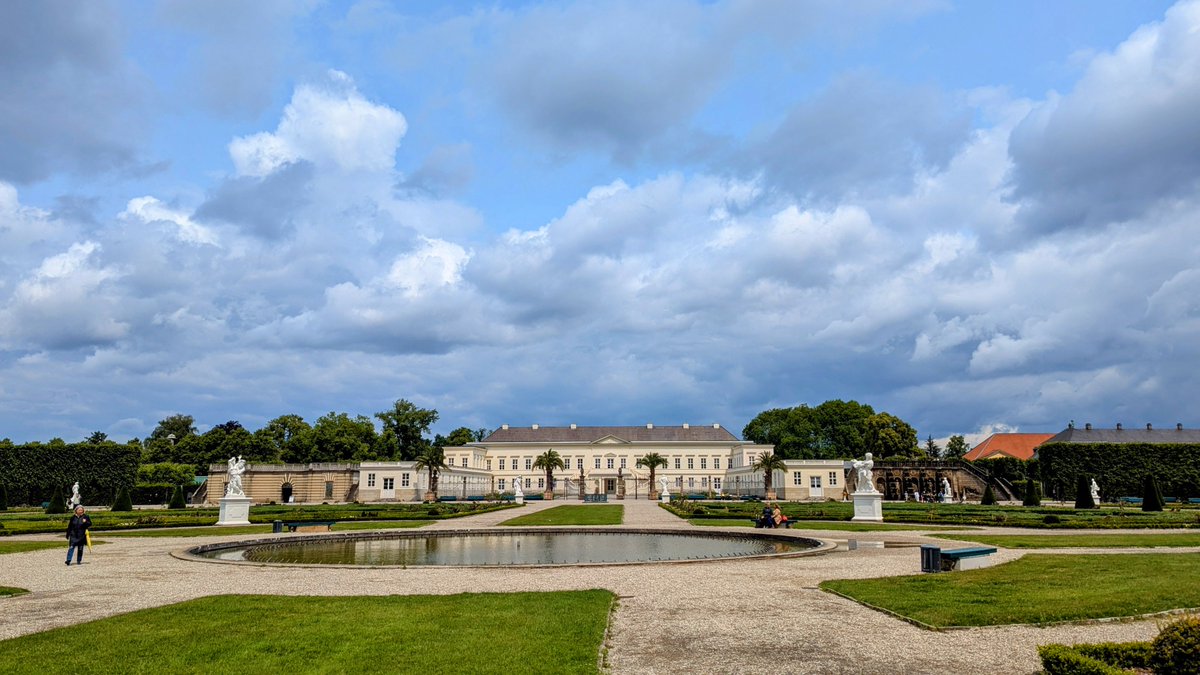 ブラウンシュヴァイク公の庭園に行ってきました(本当にブラウンシュヴァイク公ゲオルグの庭)。
頭の中で「金髪の孺子」と憤っているシーンがぐるぐる廻ります。

とっても綺麗でした。