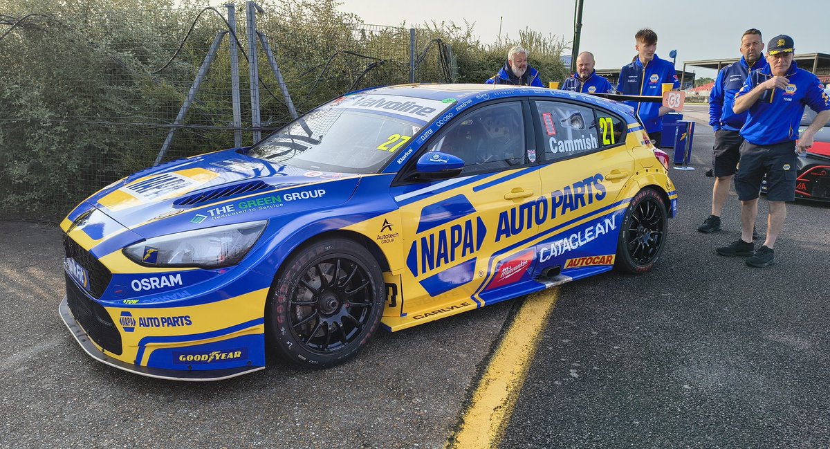 SWMotorsport22's tweet photo. Sunday Morning at @thruxtonracing @BTCC
@samosbornebtcc
@ASuttonRacing
@DanielRowbottom
@DanCammish
@naparacinguk https://t.co/67BP2fhI3K