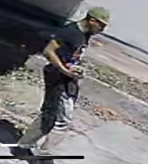 RRNoticiasqro's tweet image. 🔴#ReporteCiudadano🔴Se ha reportado que en Colinas del Cimatario, por la calle Cubilete y Acultzingo que colinda con el dren, se tiene un problema con los indigentes que viven dentro del #drenaje.

Estas personas hacen boquetes y tiran rejas para meterse a #robar. #Querétaro