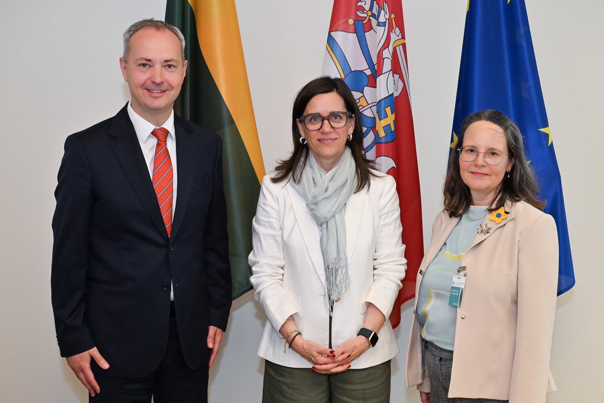 Productive meeting w/ 🇨🇦 Associate Assistant Deputy Minister Larisa Galadza. Steadfast support to #Ukraine, countering hybrid threats &amp; foreign interference, sancions to RU, cyber security, 🇱🇹-🇨🇦bilateral ties, preparations for NATO and G7 Summits covered