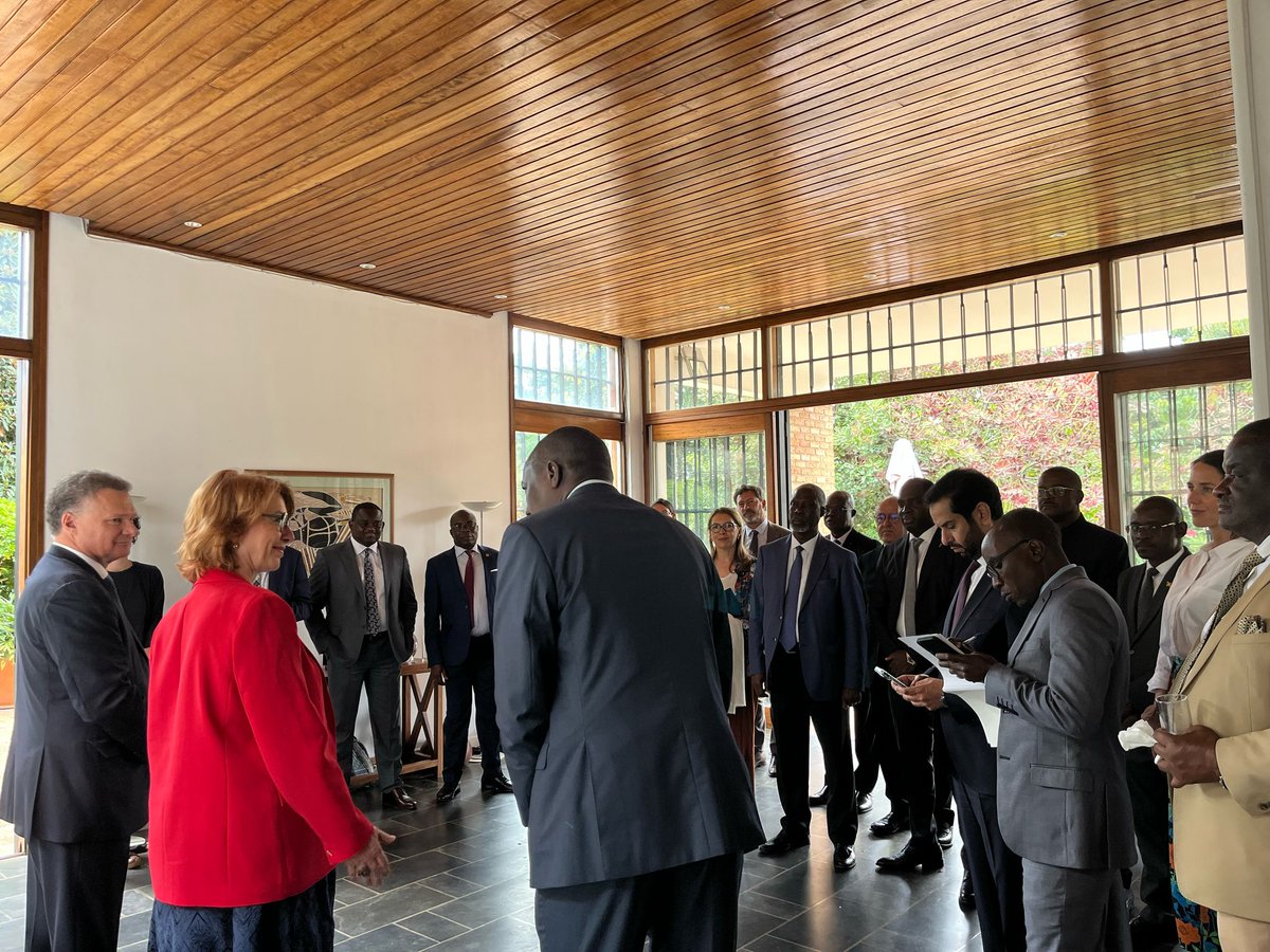 Réception à la résidence 🇫🇷 à #Kigali de la délégation de l'OIF, conduite par l'Ambassadrice 🇨🇭 Muriel Berset Kohen, et comprenant des représentants 🇨🇮, 🇲🇦 et 🇹🇬 : rencontre avec le GAF présidé par l'Ambassadeur 🇸🇳 et échange de vues sur la situation dans la région