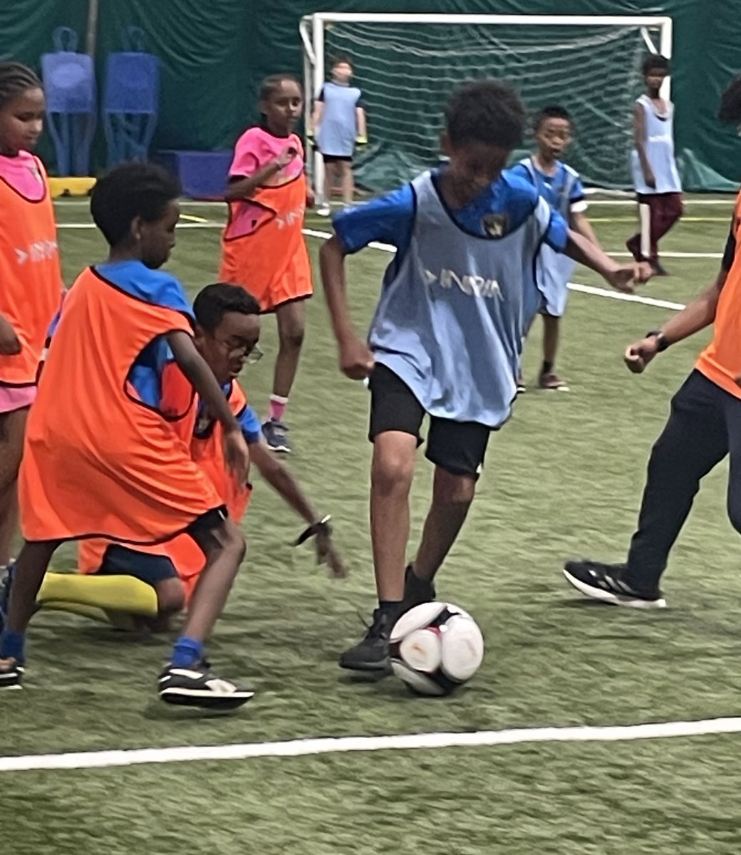 GuelphVillage's tweet photo. Last #Kickz soccer this week, players have had a great time w skills, drills & games! Thank you #volunteers @GuelphPolice @GuelphSoccerClb @LinamarCorp for continuing the community connection! @stpetersaints @WestwoodUGDSB @cityofguelph @ChiefCobey @LBusuttil https://t.co/csBweEamY8