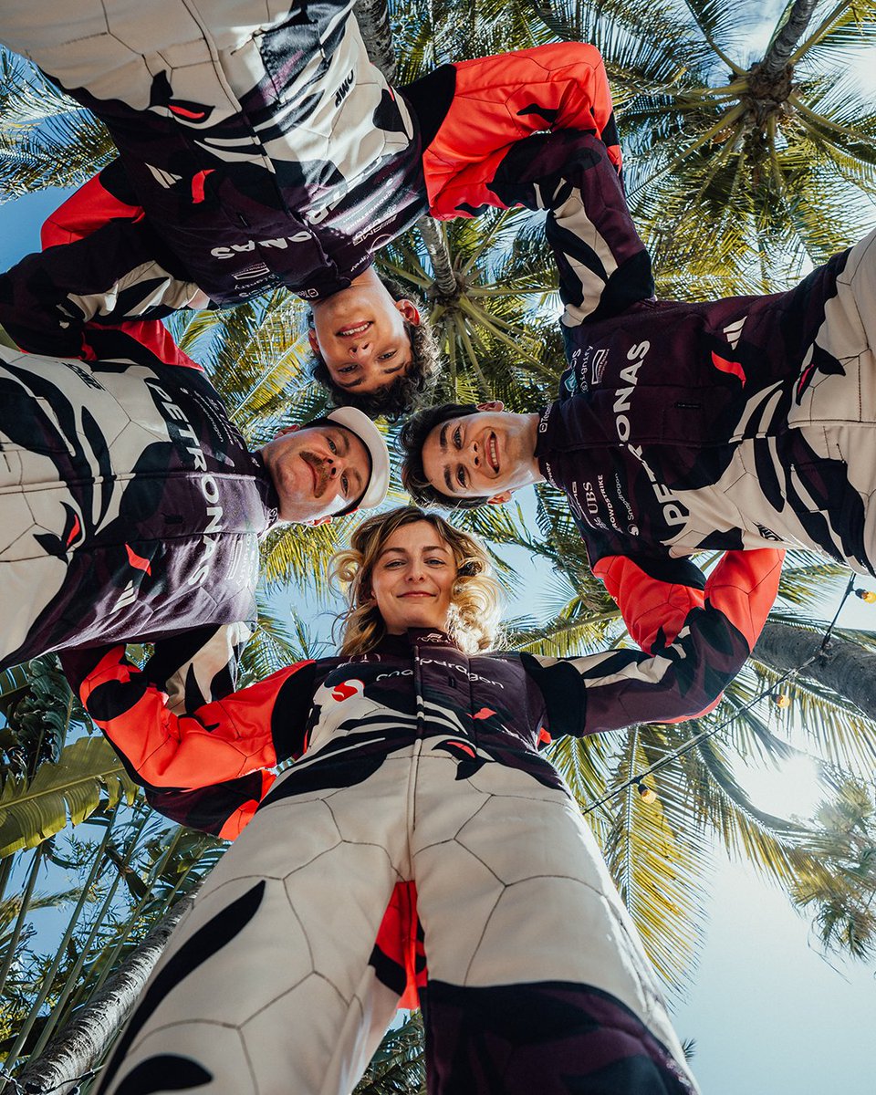 Last time out with the squad ✌️

And, reunited in Canada this week! 🍁