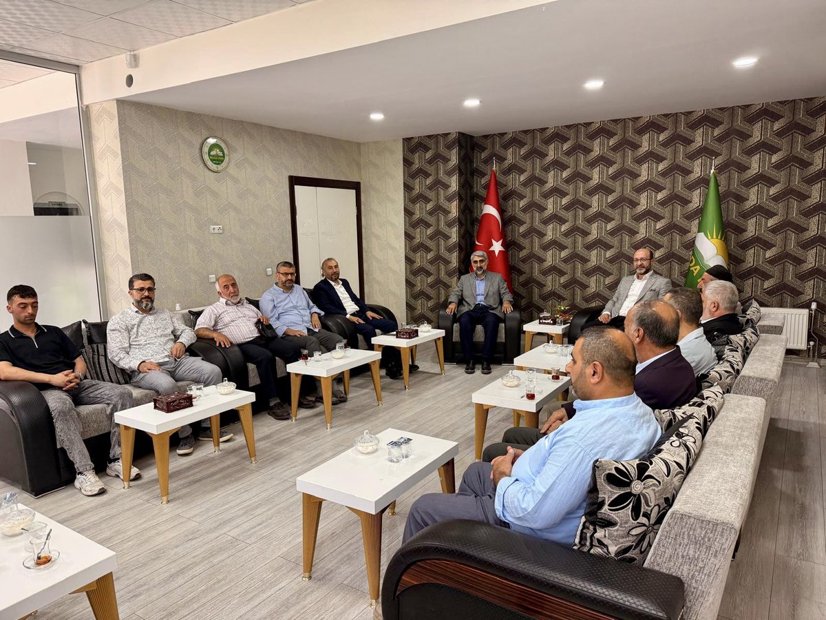 Genel Başkan Yardımcımız Mahmut İrtem, GİK Üyemiz Şeyhmus Tanrıkulu ve İl Başkan Vekilimiz Mustafa Şenol, İl Başkanlığımızda düzenlenen bayramlaşma programında hemşehrilerimizle bayramlaştı. 

İl Başkanlığımızda üyelerimiz ve gönüldaşlarımızla bayramın coşkusunu paylaştık.