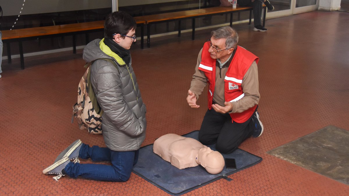 ¡Hasta las 12:30hs podés acercarte al aula 003 de nuestra Facultad para participar de la colecta de sangre!
🙋Puede donar cualquier persona de entre 16 y 65 años, con un peso mayor a 50kg, que no padezca enfermedades transmisibles por sangre
🩸Donar sangre es fácil y seguro