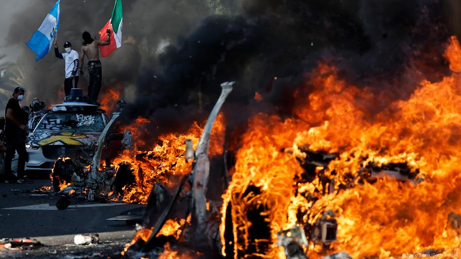 In San Francisco wurden
60 Demonstranten gegen die Abschiebung festgenommen, darunter auch Minderjährige, berichtete die Stadtpolizei im sozialen Netzwerk X.

 Ihrer Aussage zufolge sei die friedliche Demonstration am 9. Juni in Gewalt umgeschlagen, und die Teilnehmer hätten