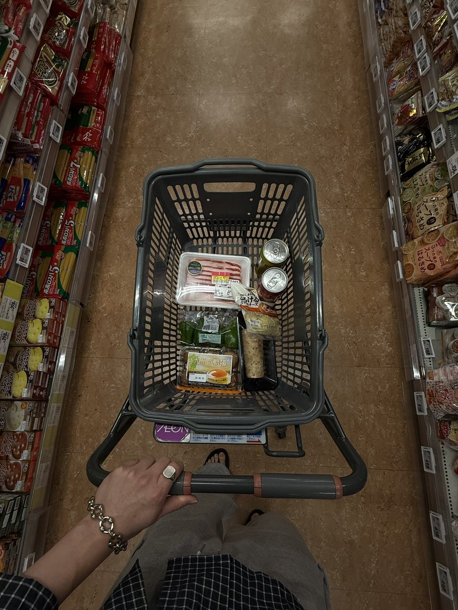 介護士の休日コーデ🍀

梅雨入り前に新しく購入したチェックシャツ着れてよかった⭐️

#日常垢 #日常垢さんと繋がりたい