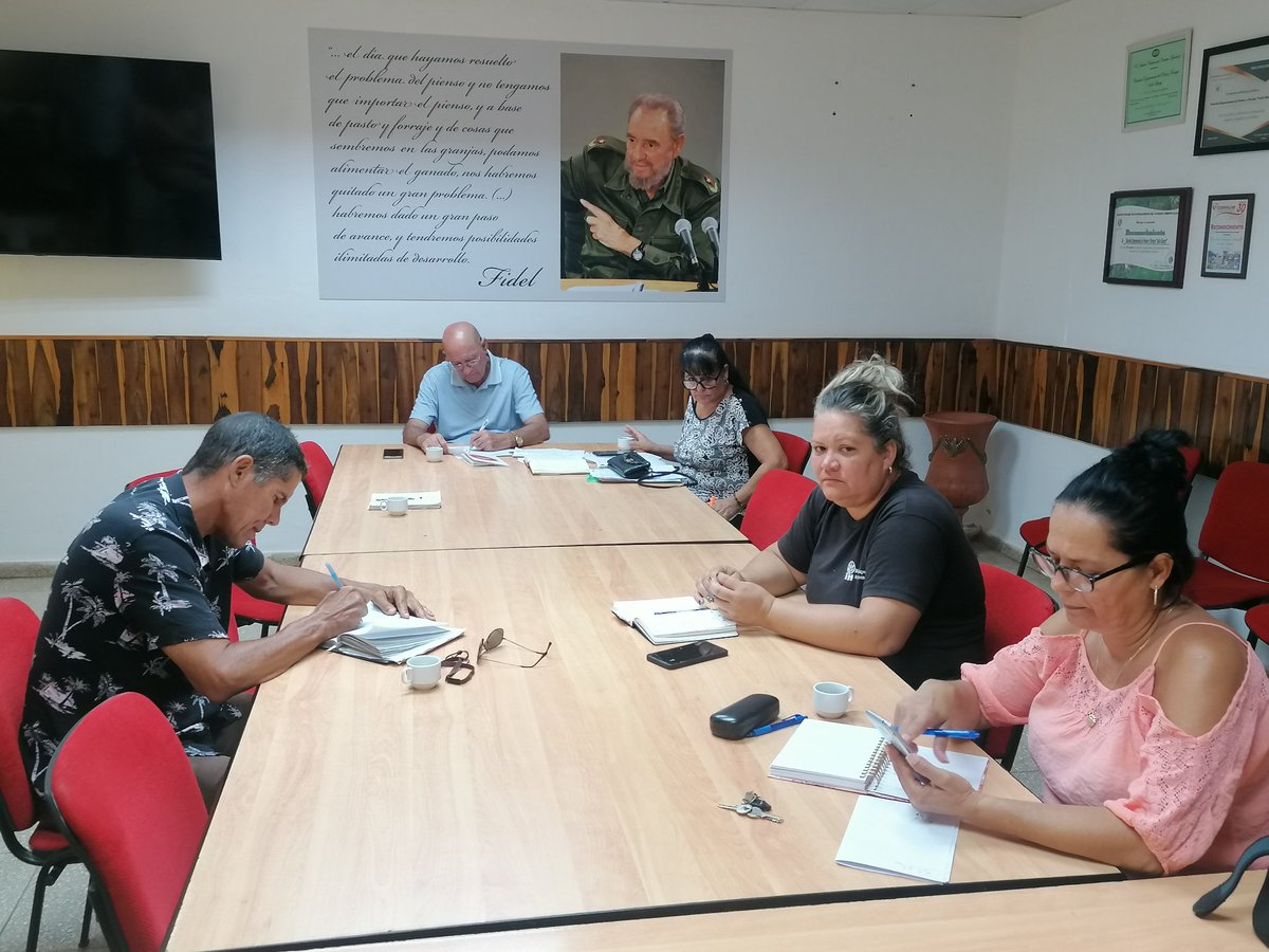 EE_IndioHatuey's tweet photo. Se realiza hoy Consejillo en la Estación. Se chequean las cuentas por pagar y por cobrar. Un ejercicio económico útil y necesario.
El centro tiene control económico de sus procesos
@CubaMES #Cuba #CUBANOS https://t.co/anWc34nX1i