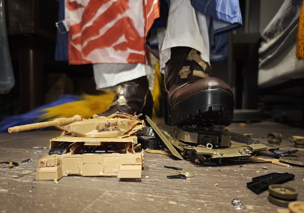 全部种进土里！

#giantess