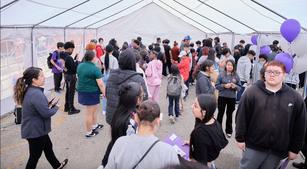🐾 GOLDER SIGINIG NIGHT! 🥳

On May 28, 2025 we had our induction ceremony for our incoming freshman's!
In this event we shared information about the school and students were able to meet their future friends!