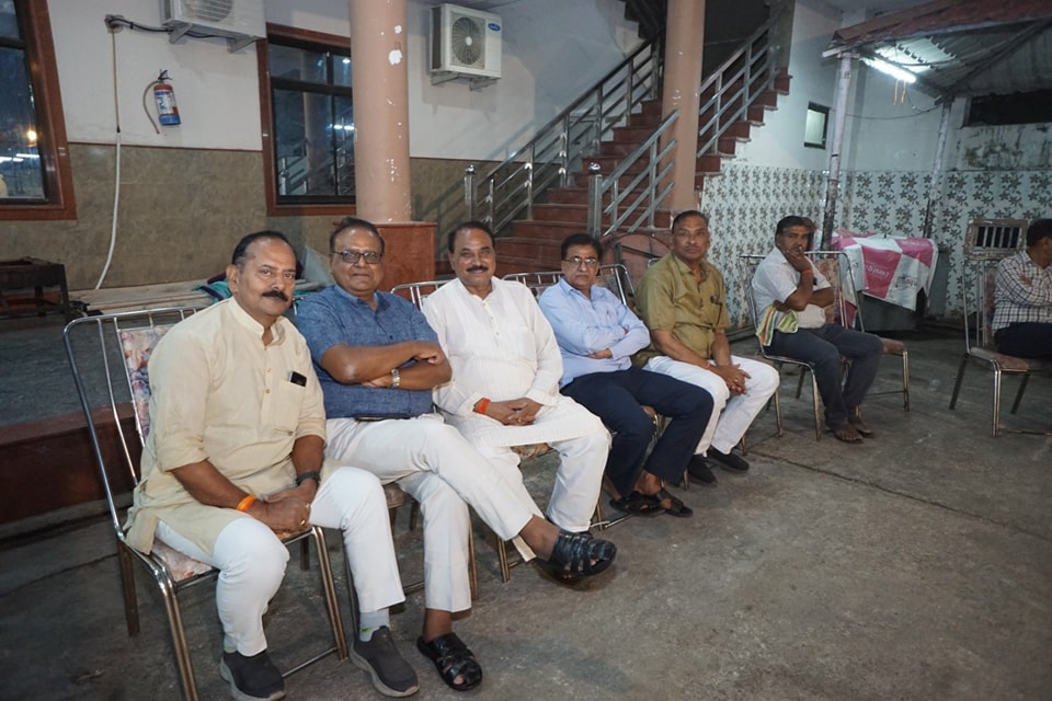 आज संसदीय क्षेत्र जालौन की माधौगढ़ विधानसभा के अंतर्गत गृह नगर कोंच में राष्ट्रीय स्वयंसेवक संघ कोंच नगर केशव शाखा के शाखा कार्यवाह श्री संजीव गर्ग जी के पूज्य पिता जी के त्रियोदशी संस्कार भोज में सम्मिलित होकर विनम्र श्रद्धांजलि अर्पित कर अपनी संवेदनाएं व्यक्त की।