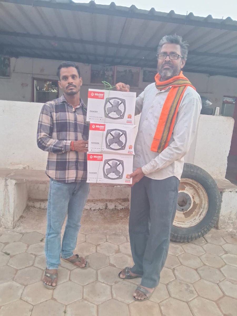 गौशाला के लिए प्रेम और सेवा का अनमोल उपहार।

आज दिनांक ९ जून को ग्राम हिनोती के चंद्रपाल सिंह जी के द्वारा जरारूधाम गौ अभ्यारण्य में 3 एग्जॉस्ट फैन भेट के रूप में दिए गए।

संस्था आपको आभार एवं धन्यवाद ज्ञापित करती हैं।

<a href="/prahladspatel/">Prahlad Singh Patel ( वृक्ष से जल, जल से जीवन)</a> <a href="/03sushilgupta/">Sushil Gupta</a> <a href="/NarendraBajaj8/">Narendra Bajaj</a> <a href="/VimalAsati/">Vimal Asati</a>