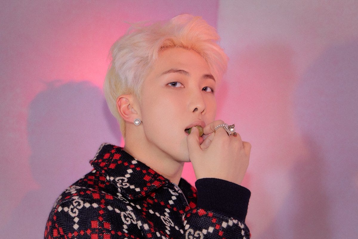 Let's show Namjoon how excited we are for his return! Rt and reply with a picture of him during his different eras 😍

RM IS FINALLY BACK
WELCOME BACK RM
HOME IS RM
#ReturnOfOurJooniverse
#SPRING_ALWAYS_WITH_RM
#드디어_RM_전역
#남준아_미래에_어서와