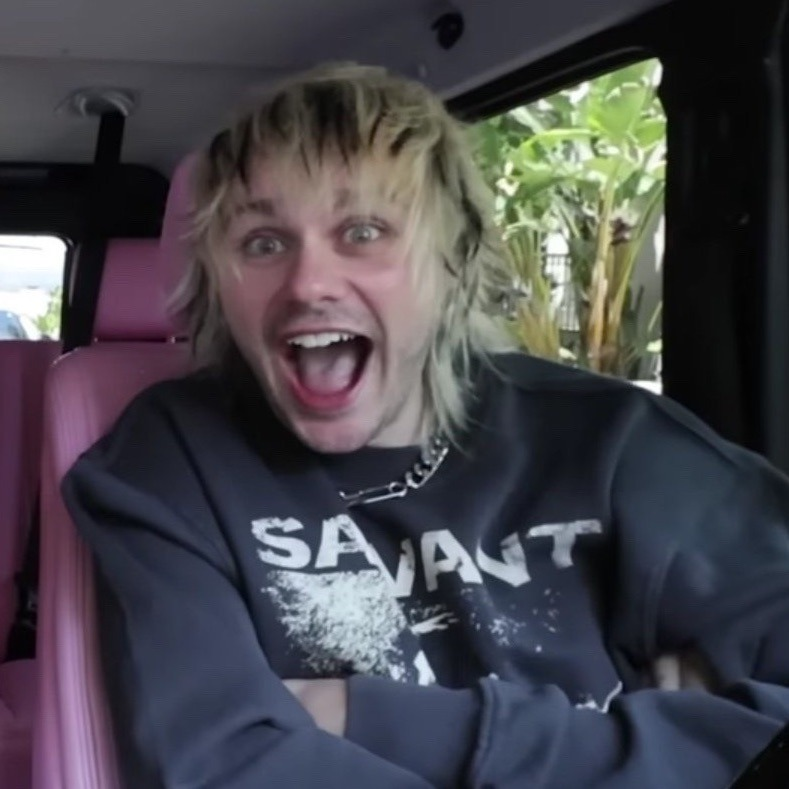 Michael5SOSPH's tweet photo. He’s so cute 😭 https://t.co/6X5cEyusQF