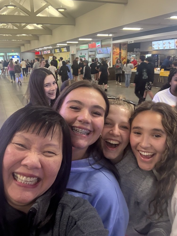 Our two trips accidentally bumped into one another at a pit stop on their way to DC and NYC! LOVE IT! 💜💛