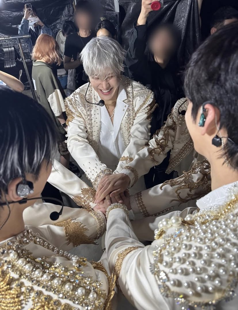 binanamiIk's tweet photo. universe pls dont separate my family 😔
#아스트로 #ASTRO https://t.co/3LiSwixsE8