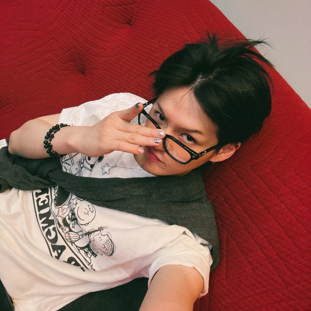 yoshi is SERIOUSLY that handsome with black hair. like, no words😩🔗✨