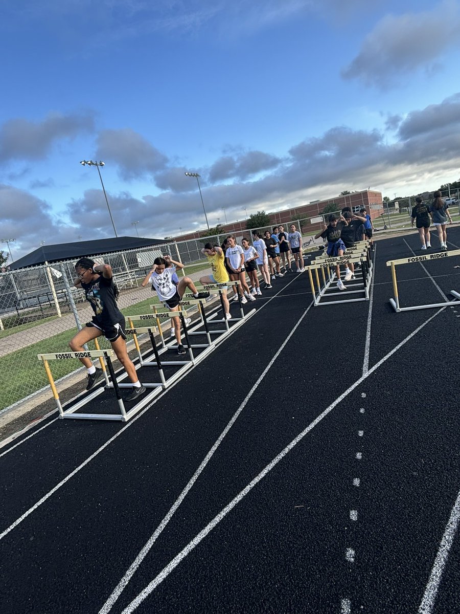 ridgetrack_xc's tweet image. First Day in the books for summer XC!!
“You don’t have to be great to start, but you have to start to be great.” @KISDAthletics @ridgepanthers @VRMSGAthletics @FHLadyPanthers @BoysFossil