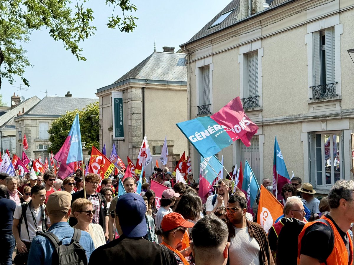 Ce matin, nous étions à #Montargis avec <a href="/HellaKribi/">Hella Kribi-Romdhane</a>, <a href="/EmmDuplessy/">Emmanuel Duplessy</a> et les militant•es de <a href="/GenerationsMvt/">Génération·s</a> et <a href="/LesJeunesG/">Les Jeunes Génération·s</a>, pour dénoncer le rassemblement de la honte de l’extrême-droite européenne. Il y a un an, c’était la victoire de l’unité celle du Nouveau Front Populaire ! 💪