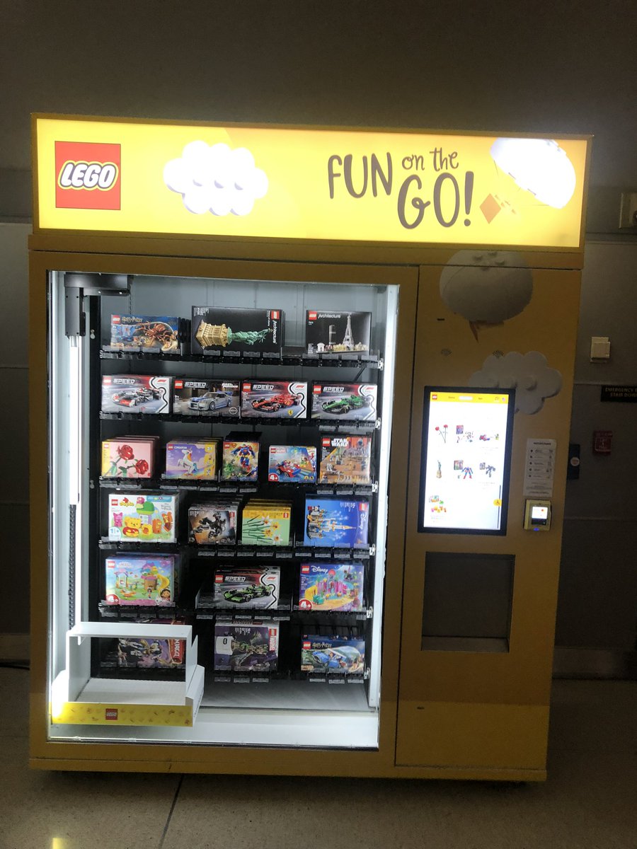 thecomicroom's tweet image. At the airport. Maybe do a Lego set on the plane. 🤔 Pretty cool. ✈️
#Lego @LEGOIdeas @LEGO_Group