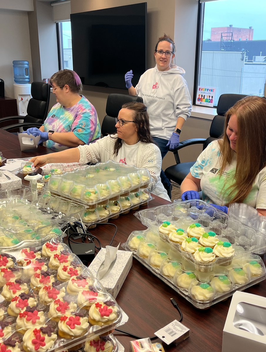 KindnessNorth's tweet photo. Our Kindness Cupcake Crews are preparing to sprinkle kindness across the city this morning!
#KindnessNorth @CMHANBD https://t.co/zjdrJXpqwl