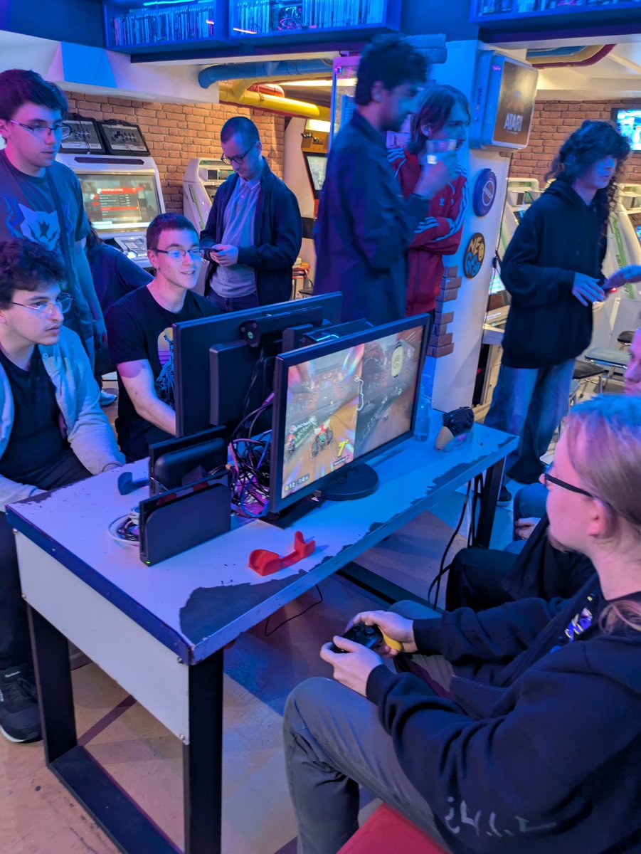 Nintendo League (@nintendo_league) on Twitter photo Merci à tous ceux qui sont venus jeudi soir !
La soirée a été vraiment géniale 🤩
Et merci à l'<a href="/ExtraLifeCafe/">Extra Life Café</a> de nous avoir accueillis ❤️ Merci à tous ceux qui sont venus jeudi soir !
La soirée a été vraiment géniale 🤩
Et merci à l'<a href="/ExtraLifeCafe/">Extra Life Café</a> de nous avoir accueillis ❤️