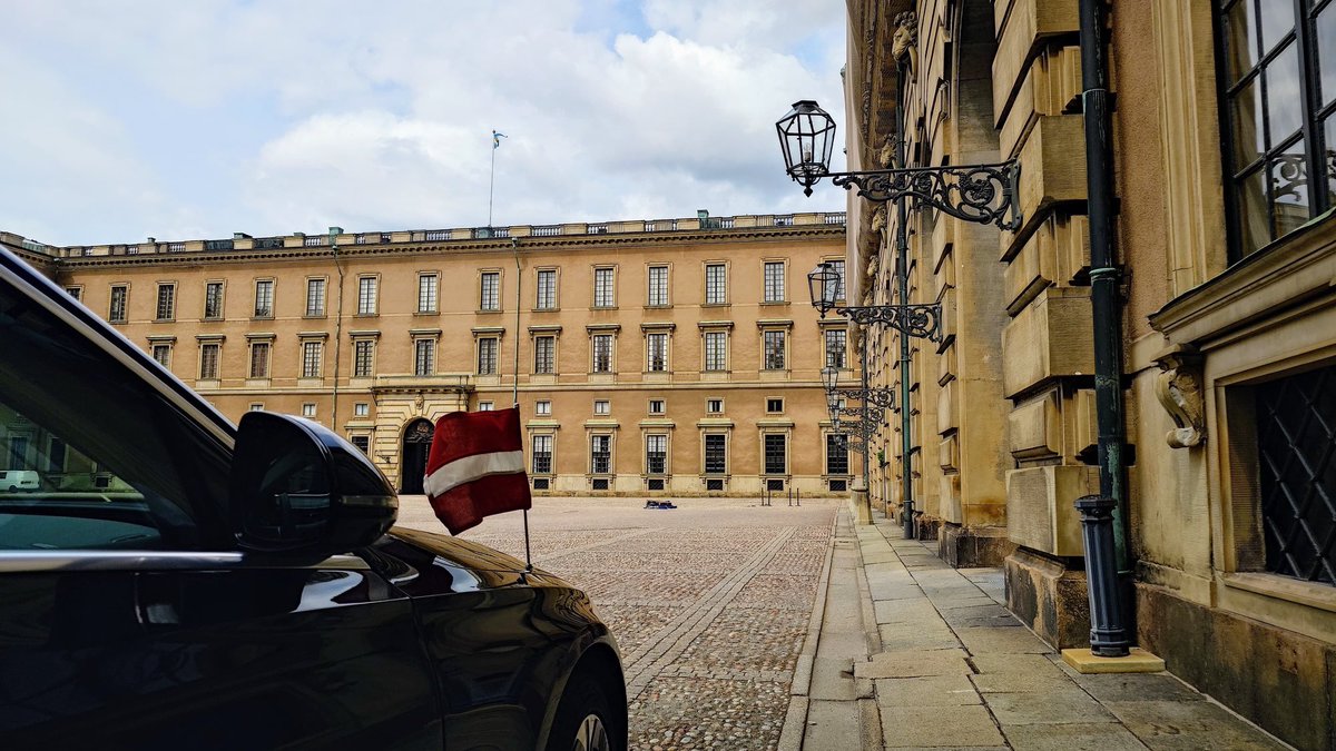 IlzeRuse's tweet photo. Deeply honoured and grateful to receive today from His Majesty Carl XVI Gustaf of Sweden the Royal Order of the Polar Star. To work for prosperous relations between 🇸🇪 and 🇱🇻 has been my profound honour and privilege. #Nescit occasum #Nordstjärneorder ⁦@Latvian_MFA⁩ https://t.co/nHwG26tUBm