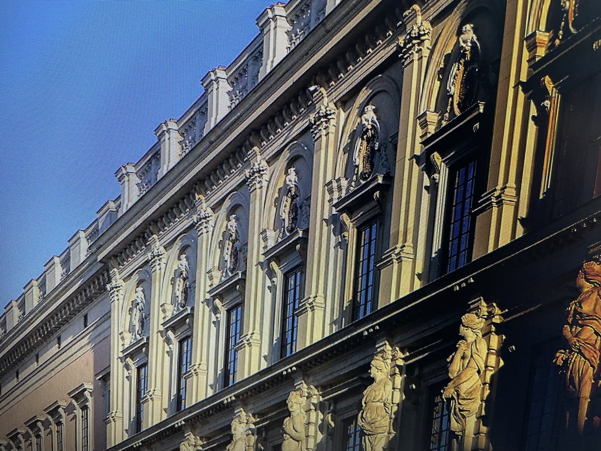 Deeply honoured and grateful to receive today from His Majesty Carl XVI Gustaf of Sweden the Royal Order of the Polar Star. To work for prosperous relations between 🇸🇪 and 🇱🇻 has been my profound honour and privilege. #Nescit occasum #Nordstjärneorder ⁦<a href="/Latvian_MFA/">Latvian MFA 🇱🇻 | #StandWithUkraine 🇺🇦</a>⁩