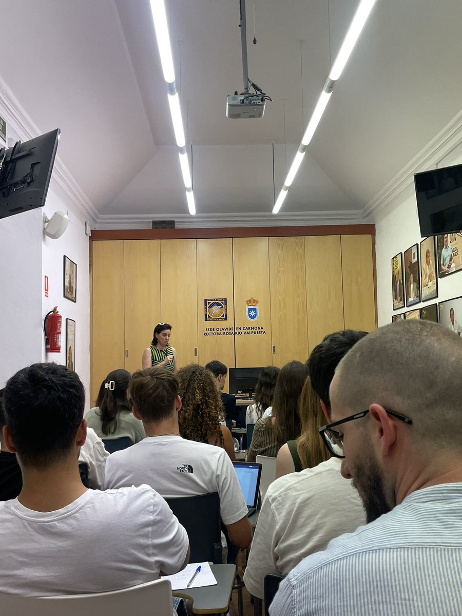 La gran Lydia Jiménez <a href="/SENC_/">SENC</a> nos habla de “Cerebro y canales iónicos” en el XVIII Curso Nacional de Neurociencia organizado por <a href="/jmdelgadogarcia/">J.M. Delgado-García</a> y Alberto Ferrús.