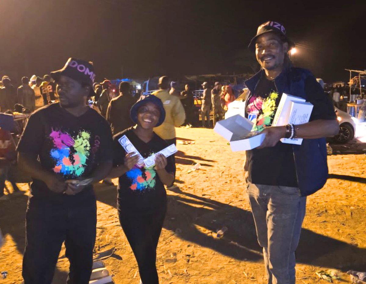 UNFPAZambia's tweet image. Revolutionizing #CondomAccess!
In 2024 @unfpazambia with @mohzambiahq & NAC implemented the Expanded People Centered last mile community based condom distribution prog. 382 hotspots mapped 400 volunteers trained & 2M condom pieces delivered beyond health facilities
#SexualHealth