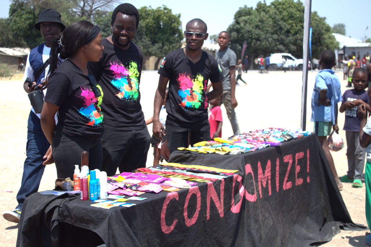 UNFPAZambia's tweet image. Revolutionizing #CondomAccess!
In 2024 @unfpazambia with @mohzambiahq & NAC implemented the Expanded People Centered last mile community based condom distribution prog. 382 hotspots mapped 400 volunteers trained & 2M condom pieces delivered beyond health facilities
#SexualHealth